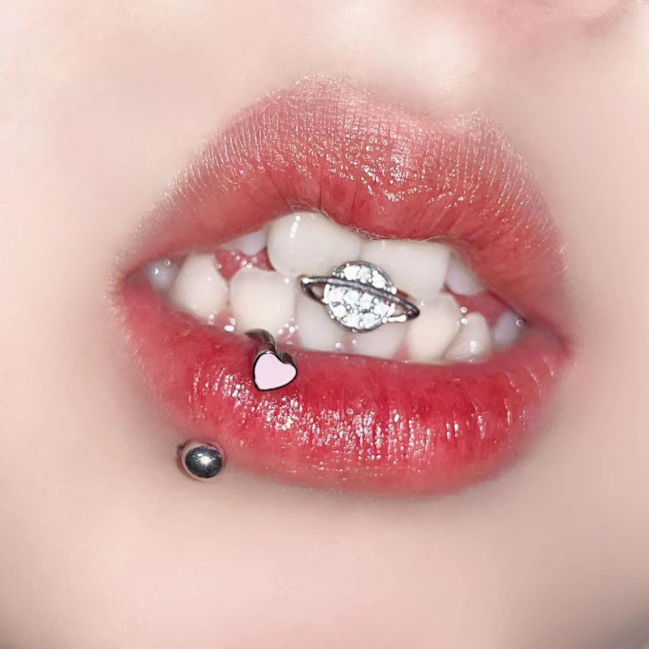 Body Jewelry Art - 1個入り トレンドの甘くてクールなスタイル ステンレス製 1.6mm キラキラ惑星ジルコン象嵌 タングスタッド